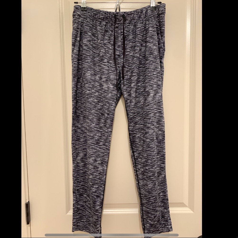 Lululemon We are from Space Joggers size 6 BLk/WhT